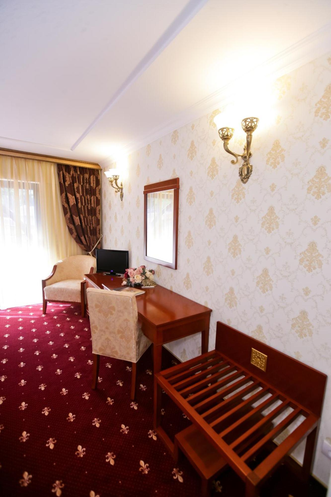 Hotel La Castel Iasi Exterior foto