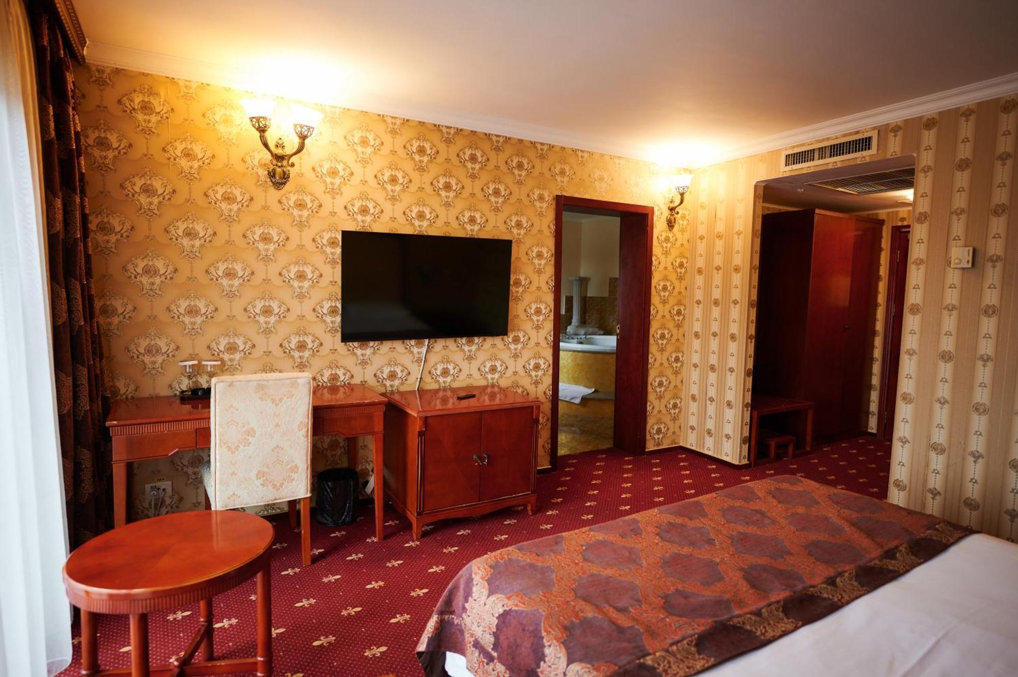 Hotel La Castel Iasi Exterior foto
