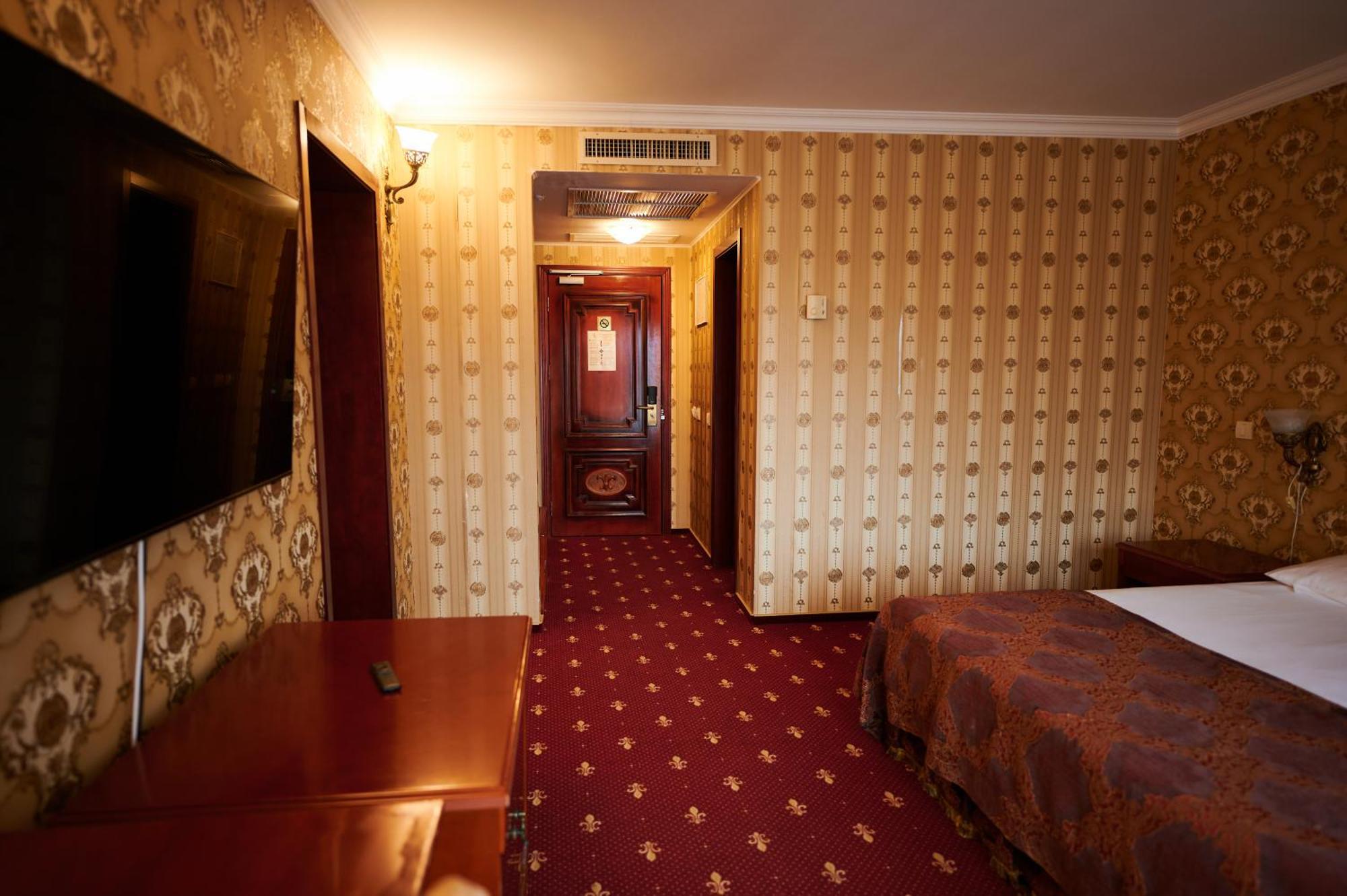 Hotel La Castel Iasi Exterior foto