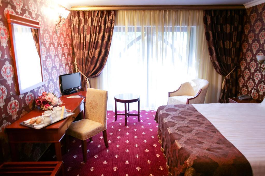 Hotel La Castel Iasi Exterior foto
