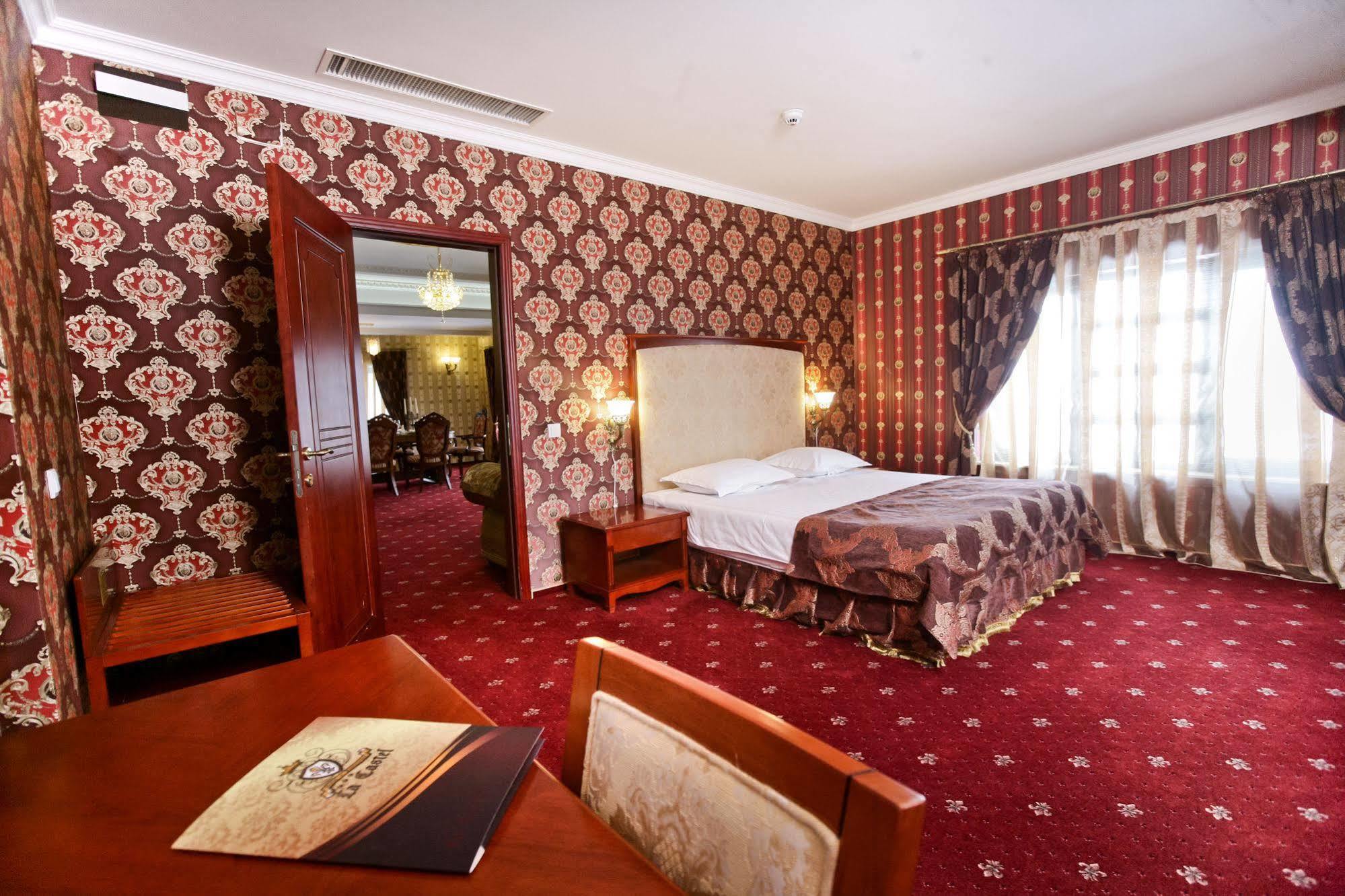 Hotel La Castel Iasi Exterior foto